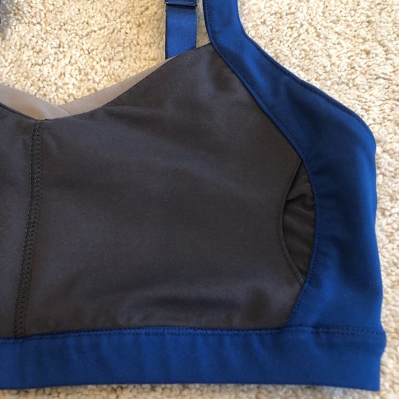 FABLETICS Shira High Impact Sports Bra - Picture 9 of 10